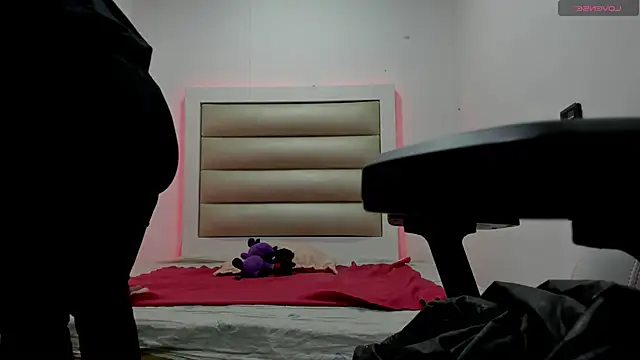 Snapshot of Luna_and_lindsy chatting on November 6, 2025, 12:28 pm Luna and lindsy online show from November 6, 2025, 12:28 pm