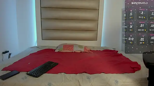 Snapshot of Luna_and_lindsy chatting on November 27, 2025, 1:02 pm Luna and lindsy online show from November 27, 2025, 1:02 pm