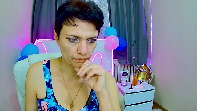 Snapshot of AvaSaturnian chatting on October 4, 2025, 6:22 am AvaSaturnian online show from October 4, 2025, 6:22 am