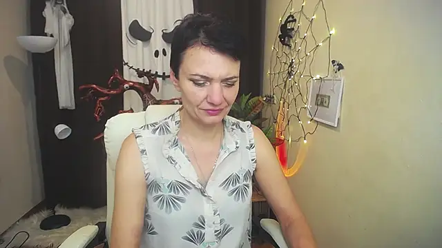 Snapshot of AvaSaturnian chatting on October 19, 2025, 10:27 am AvaSaturnian online show from October 19, 2025, 10:27 am