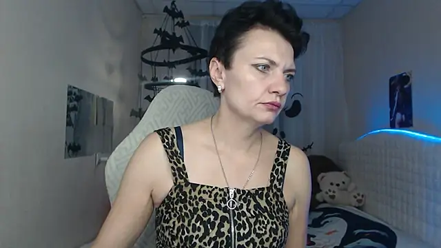 Snapshot of AvaSaturnian chatting on October 28, 2025, 1:36 pm AvaSaturnian online show from October 28, 2025, 1:36 pm