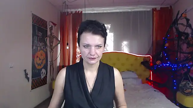 Snapshot of AvaSaturnian chatting on October 31, 2025, 11:44 am AvaSaturnian online show from October 31, 2025, 11:44 am