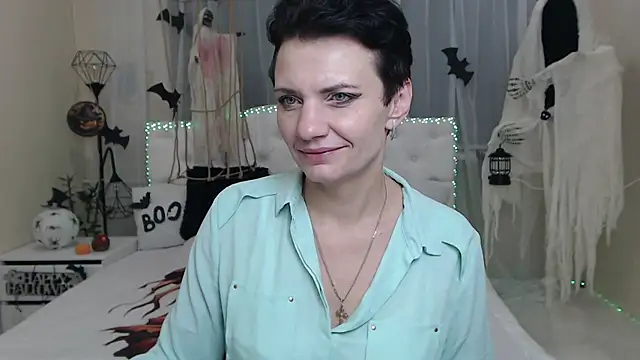 Snapshot of AvaSaturnian chatting on November 3, 2025, 7:31 am AvaSaturnian online show from November 3, 2025, 7:31 am