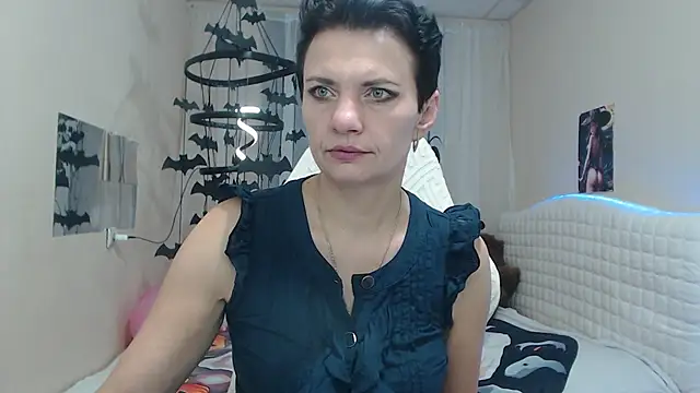 Snapshot of AvaSaturnian chatting on November 4, 2025, 7:18 am AvaSaturnian online show from November 4, 2025, 7:18 am