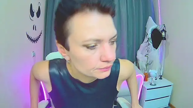 Snapshot of AvaSaturnian chatting on November 6, 2025, 7:31 am AvaSaturnian online show from November 6, 2025, 7:31 am