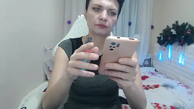 Snapshot of AvaSaturnian chatting on December 14, 2025, 1:16 pm AvaSaturnian online show from December 14, 2025, 1:16 pm