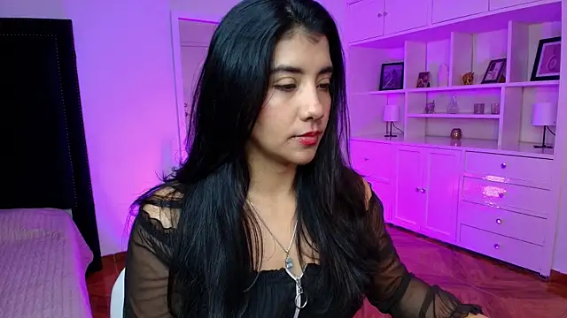 nina moen online show from October 3, 2025, 8:50 pm