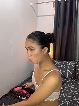 AngelHille online show from November 27, 2025, 5:48 pm