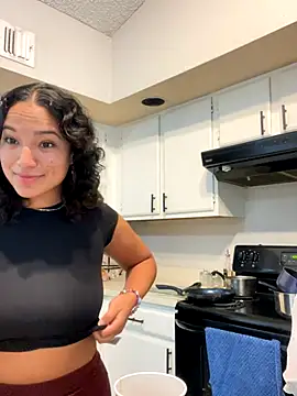 Prettygirl6070 online show from September 11, 2025, 8:42 pm