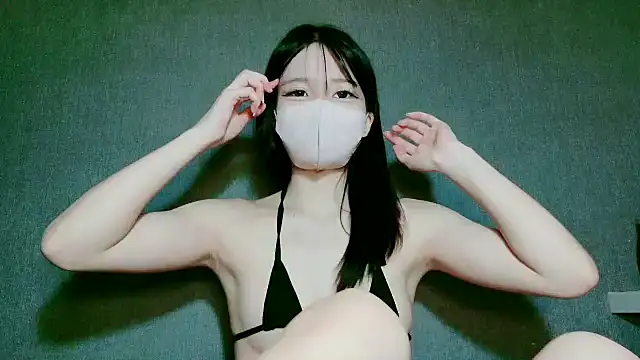 Snapshot of Yuki_chan_2 chatting on October 24, 2025, 2:13 pm Yuki chan 2 online show from October 24, 2025, 2:13 pm