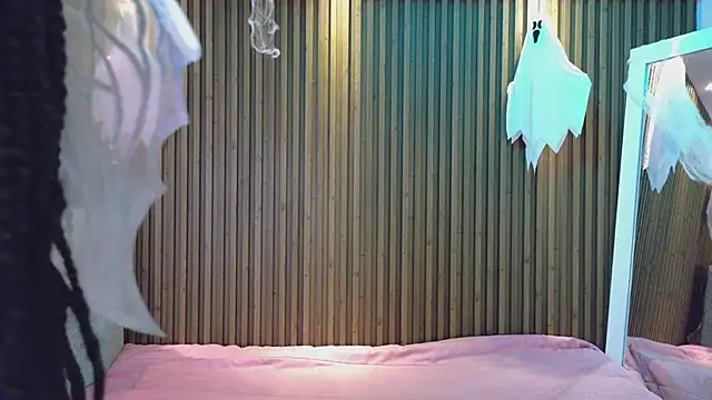 AlanaWalker9 online show from October 31, 2025, 4:02 am