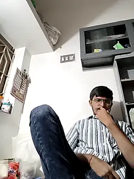 Snapshot of RotundHeadway chatting on November 14, 2025, 1:43 pm RotundHeadway online show from November 14, 2025, 1:43 pm