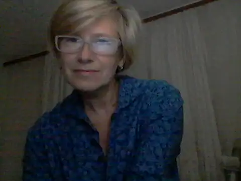 Snapshot of LucyLewisX chatting on October 10, 2025, 8:08 pm LucyLewisX online show from October 10, 2025, 8:08 pm