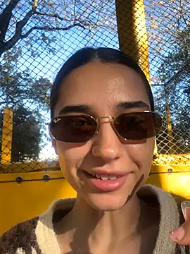 ItalianGirl online show from October 29, 2025, 1:02 pm