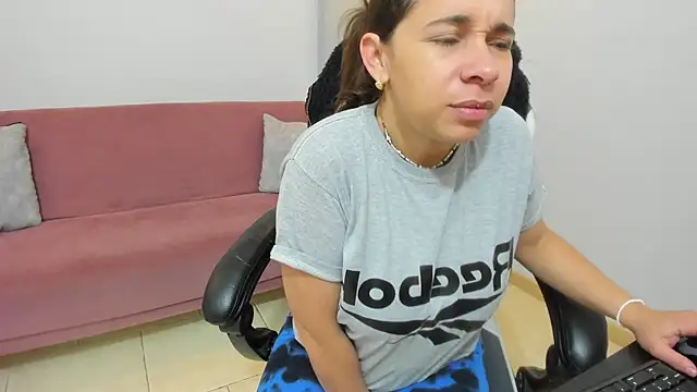 CataleyaAmaya online show from November 2, 2025, 11:56 am