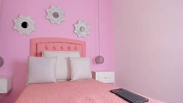 Snapshot of CannelaSmith chatting on September 13, 2025, 11:10 am CannelaSmith online show from September 13, 2025, 11:10 am