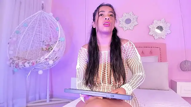 Snapshot of CannelaSmith chatting on October 3, 2025, 7:33 pm CannelaSmith online show from October 3, 2025, 7:33 pm