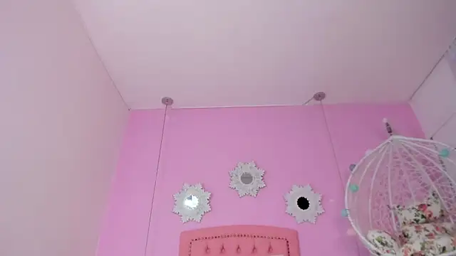 Snapshot of CannelaSmith chatting on November 10, 2025, 7:35 pm CannelaSmith online show from November 10, 2025, 7:35 pm