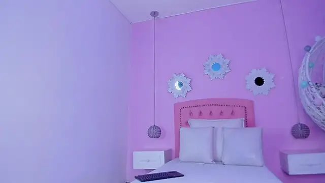 Snapshot of CannelaSmith chatting on November 26, 2025, 4:41 pm CannelaSmith online show from November 26, 2025, 4:41 pm