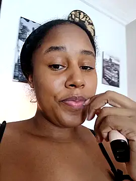 Snapshot of MoniqueMulberry chatting on September 19, 2025, 7:47 pm MoniqueMulberry online show from September 19, 2025, 7:47 pm