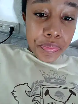 Snapshot of MoniqueMulberry chatting on October 5, 2025, 7:45 pm MoniqueMulberry online show from October 5, 2025, 7:45 pm