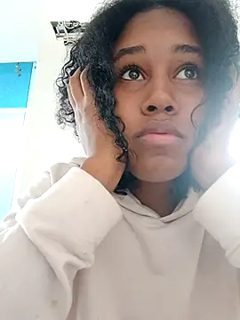 Snapshot of MoniqueMulberry chatting on October 8, 2025, 7:11 pm MoniqueMulberry online show from October 8, 2025, 7:11 pm