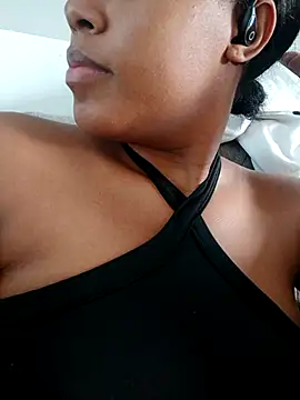 MoniqueMulberry online show from November 18, 2025, 7:07 pm