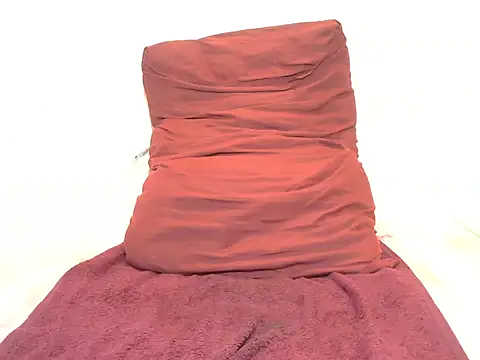 Snapshot of BeautyQueenX22 chatting on November 27, 2025, 8:33 pm BeautyQueenX22 online show from November 27, 2025, 8:33 pm