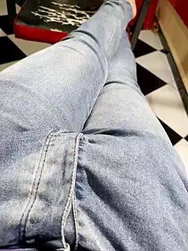 Snapshot of anis3g4 chatting on October 6, 2025, 7:00 pm anis3g4 online show from October 6, 2025, 7:00 pm