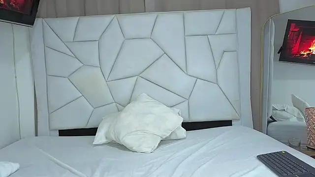 Paulaboterom online show from October 9, 2025, 4:38 pm