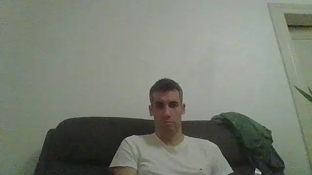 Snapshot of JulioIsHere4you chatting on December 14, 2025, 12:27 am JulioIsHere4you online show from December 14, 2025, 12:27 am