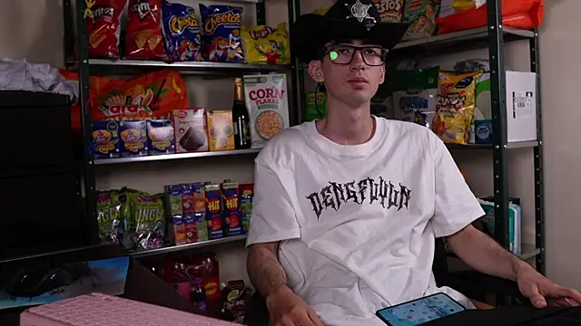 Snapshot of JoyBoy2003j chatting on September 9, 2025, 11:48 pm JoyBoy2003j online show from September 9, 2025, 11:48 pm