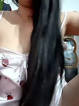 Snapshot of Yui-Linh chatting on October 30, 2025, 7:32 am Yui-Linh online show from October 30, 2025, 7:32 am