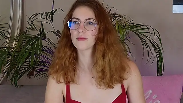 CaitlinMoon online show from November 12, 2025, 4:02 am