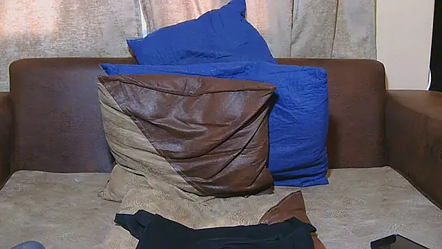 Snapshot of Treasurexmellom chatting on November 16, 2025, 7:25 am Treasurexmellom online show from November 16, 2025, 7:25 am