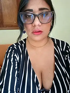 Snapshot of Monse--145 chatting on October 2, 2025, 2:13 pm Monse--145 online show from October 2, 2025, 2:13 pm