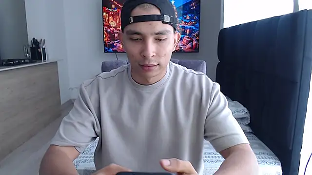 Snapshot of Auron_Demon01 chatting on December 14, 2025, 6:34 pm Auron Demon01 online show from December 14, 2025, 6:34 pm