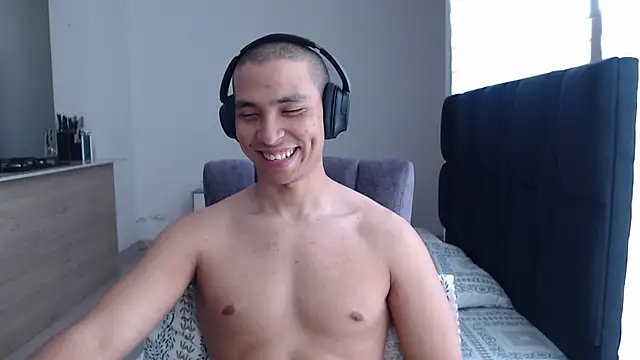 Snapshot of Auron_Demon01 chatting on December 15, 2025, 5:17 pm Auron Demon01 online show from December 15, 2025, 5:17 pm