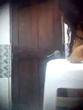 Snapshot of EAAM1@xh chatting on December 13, 2025, 11:10 pm EAAM1xh online show from December 13, 2025, 11:10 pm