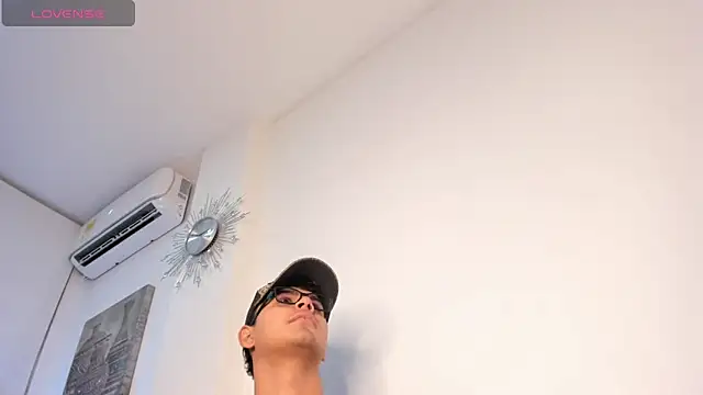 Snapshot of Tthiago_cruz chatting on October 7, 2025, 9:56 pm Tthiago cruz online show from October 7, 2025, 9:56 pm