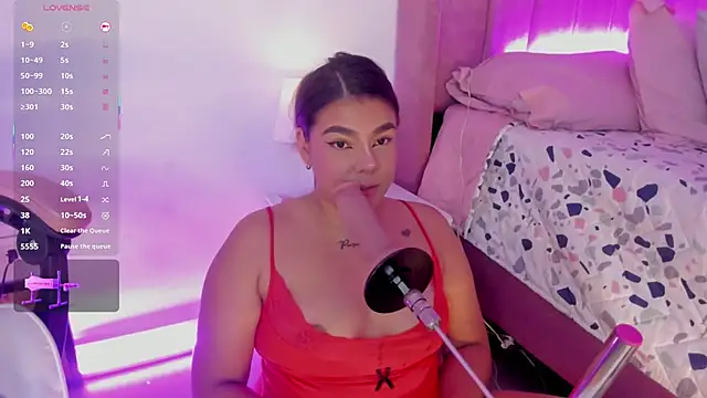 AliceThundeer online show from November 5, 2025, 4:23 am