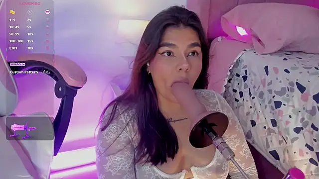 AliceThundeer online show from November 7, 2025, 4:12 am