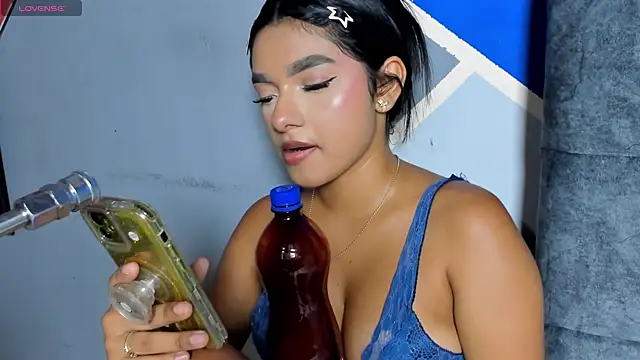 lau-hot online show from December 17, 2025, 6:58 pm