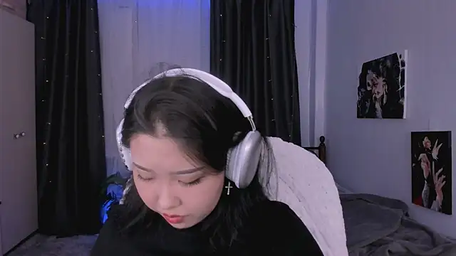 Snapshot of cutieskygirl_ chatting on November 24, 2025, 11:37 pm cutieskygirl online show from November 24, 2025, 11:37 pm