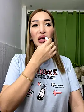 Snapshot of toni_0601 chatting on October 13, 2025, 3:39 am toni 0601 online show from October 13, 2025, 3:39 am