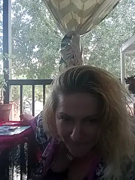 Snapshot of Goldenndoll chatting on October 21, 2025, 5:02 pm Goldenndoll online show from October 21, 2025, 5:02 pm