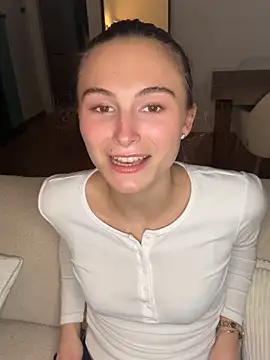 SophiiaStarr online show from October 9, 2025, 4:16 pm