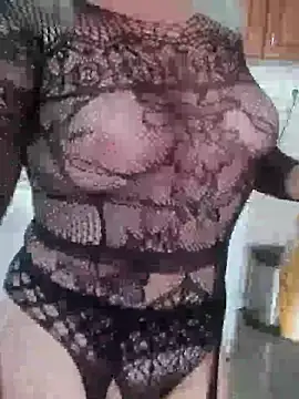 Snapshot of MiriandZacki chatting on November 18, 2025, 11:47 am MiriandZacki online show from November 18, 2025, 11:47 am