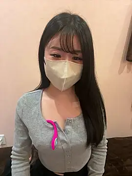 Snapshot of Ema-- chatting on October 22, 2025, 10:04 am Ema-- online show from October 22, 2025, 10:04 am