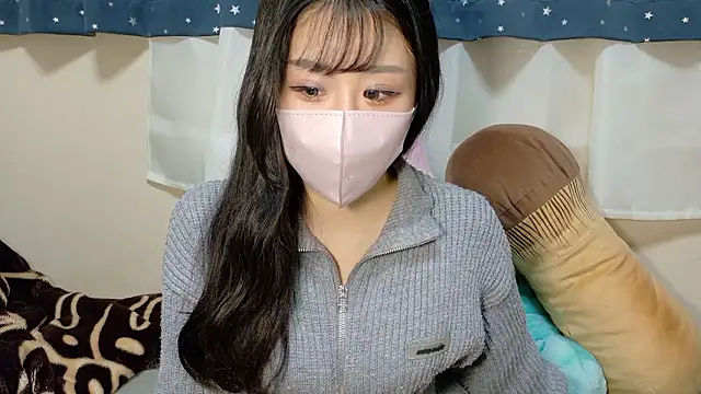 Snapshot of Ema-- chatting on December 4, 2025, 10:13 am Ema-- online show from December 4, 2025, 10:13 am